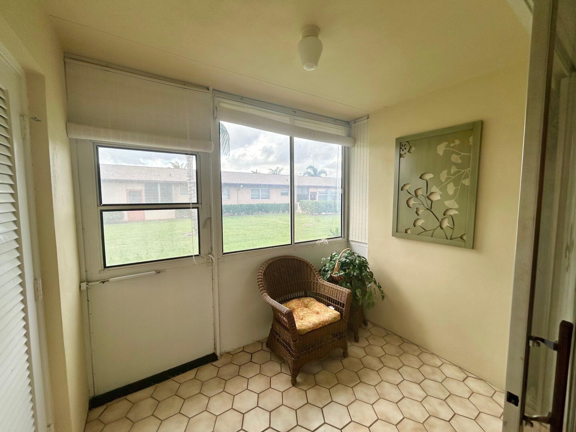 CRESTHAVEN VILLAS CONDO 18 - Residential