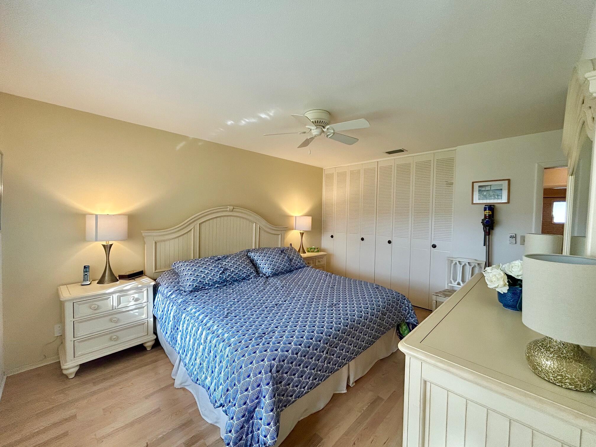 CRESTHAVEN VILLAS CONDO 18 - Residential