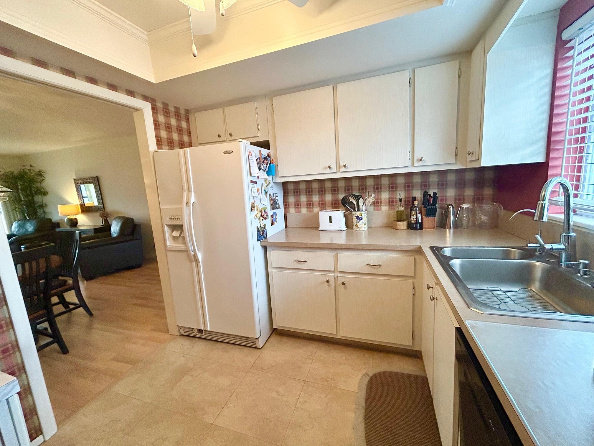 CRESTHAVEN VILLAS CONDO 18 - Residential