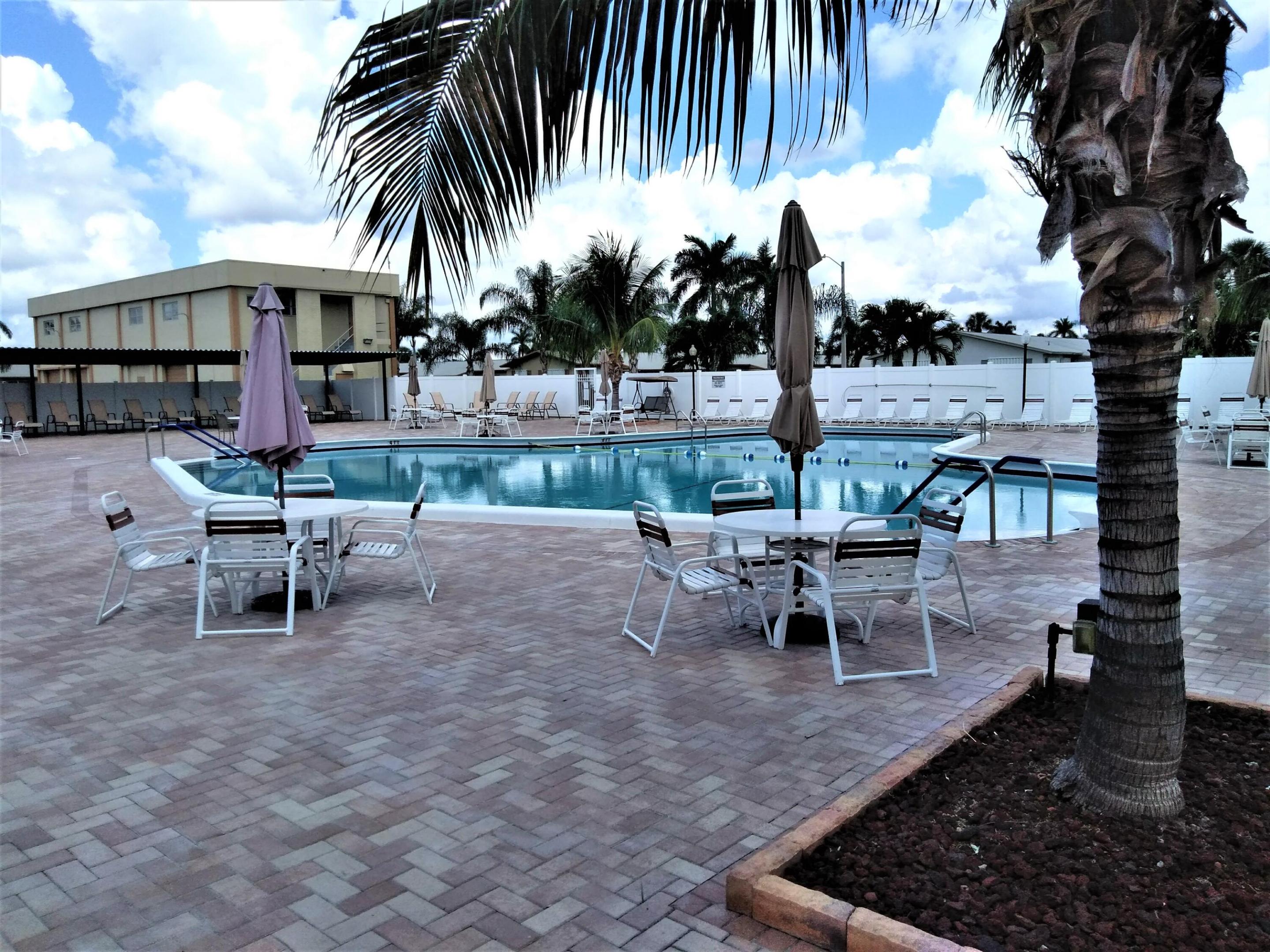 CRESTHAVEN VILLAS CONDO 18 - Residential