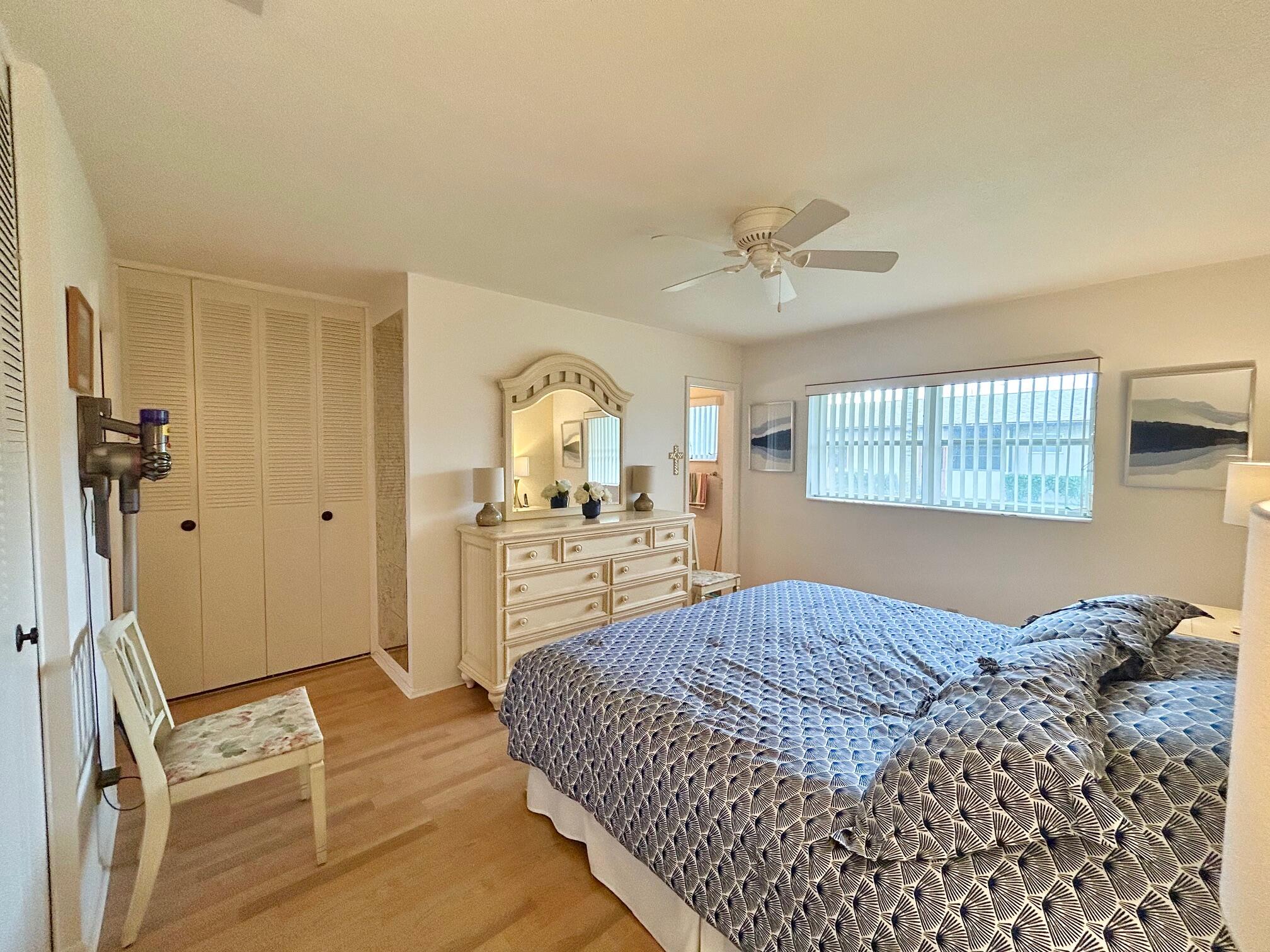 CRESTHAVEN VILLAS CONDO 18 - Residential