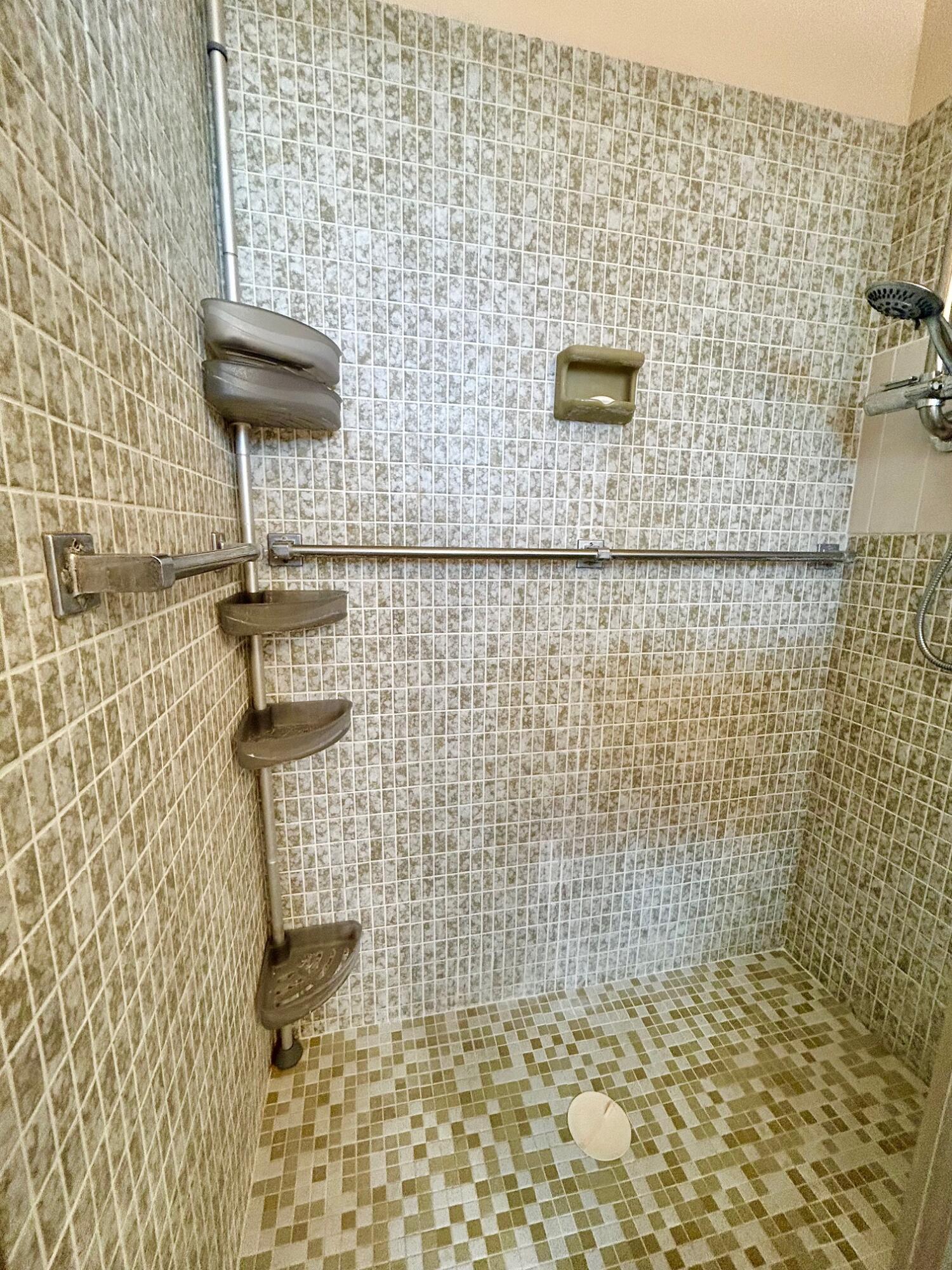 CRESTHAVEN VILLAS CONDO 18 - Residential