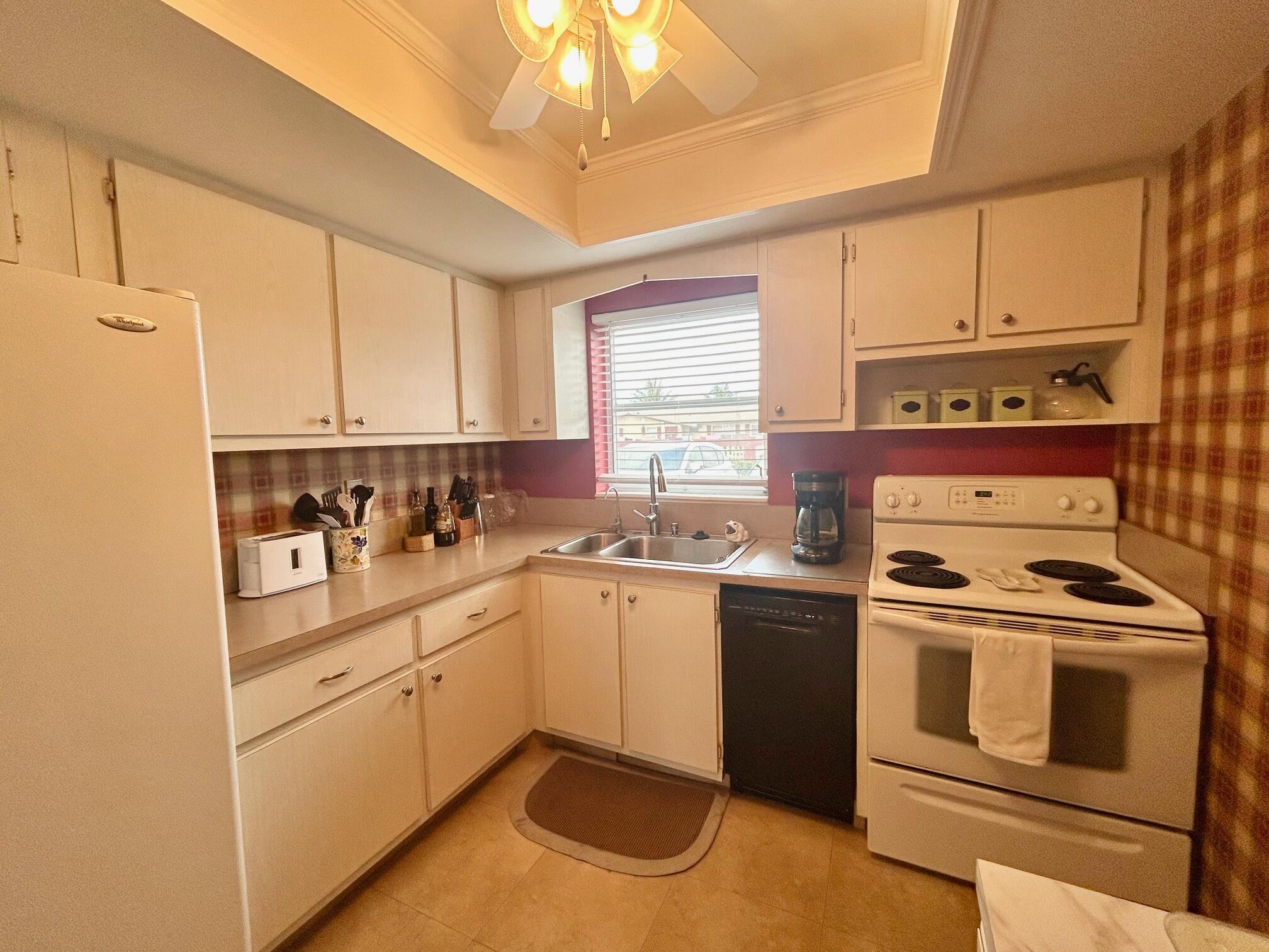 CRESTHAVEN VILLAS CONDO 18 - Residential