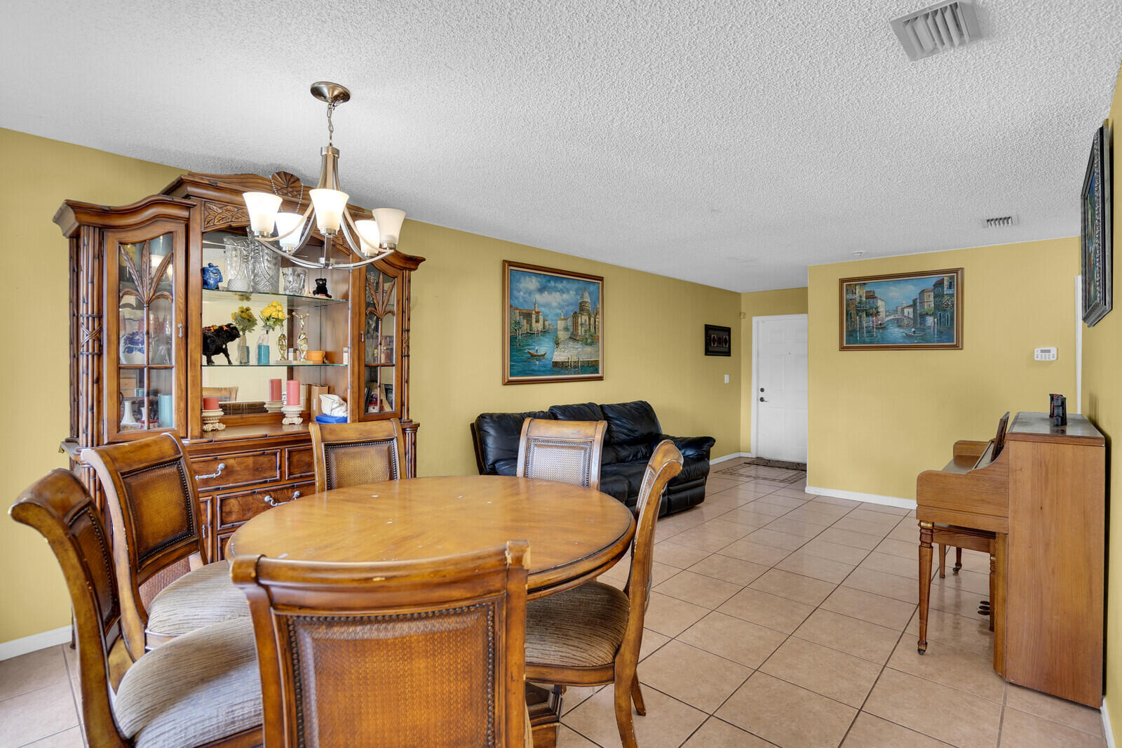 Properties 3331 Commodore Court
