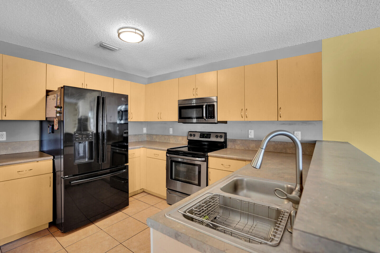 Properties 3331 Commodore Court