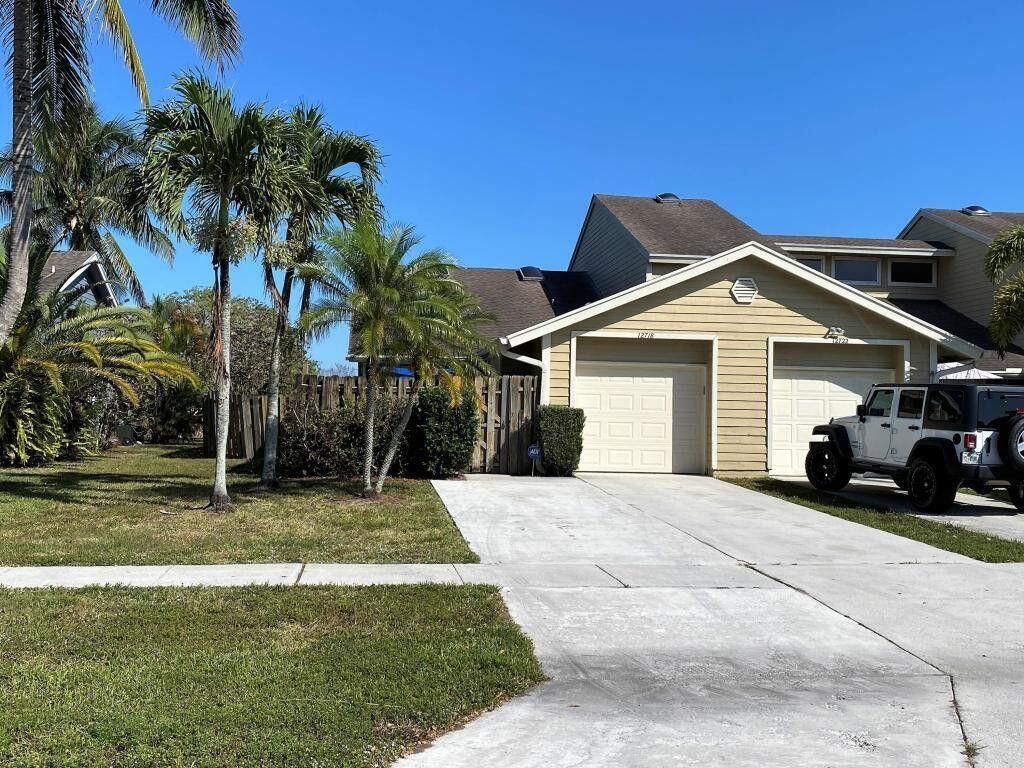 Photo of 12718 Westhampton Circle, Wellington, FL 33414 (MLS # B26013930)