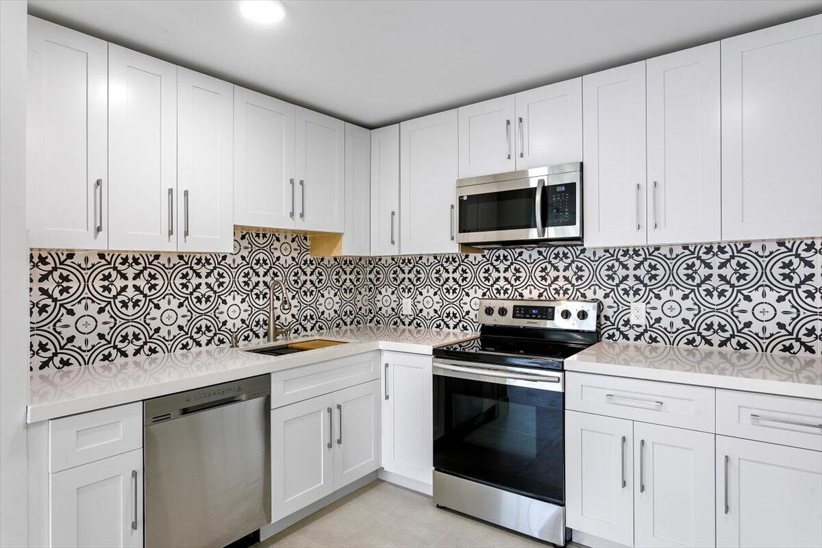 WATERSIDE VILLAGE OF PALM BEACH CONDO - Residential