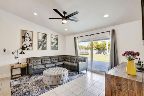 A home in Loxahatchee