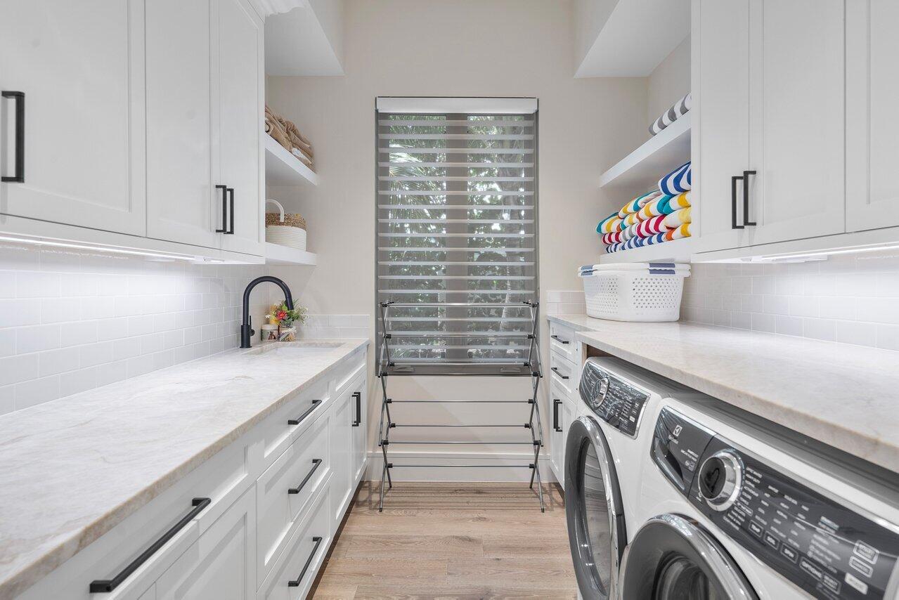 SAILFISH POINT - Residential