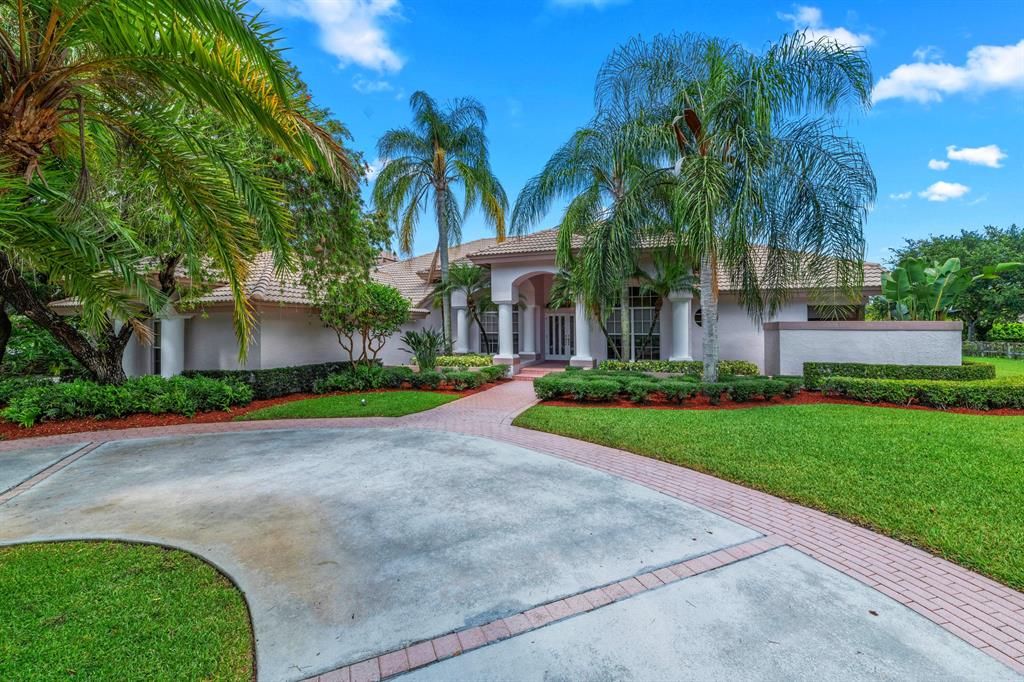 Photo of 8095 Steeplechase Drive, Palm Beach Gardens, FL 33418 (MLS # R10719695)