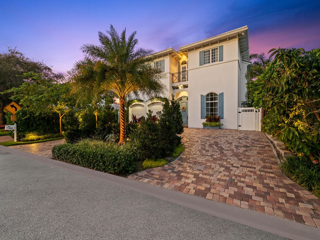 Photo of 1025 Vista Del Mar Drive N, Delray Beach, FL 33483 (MLS # R11163296)
