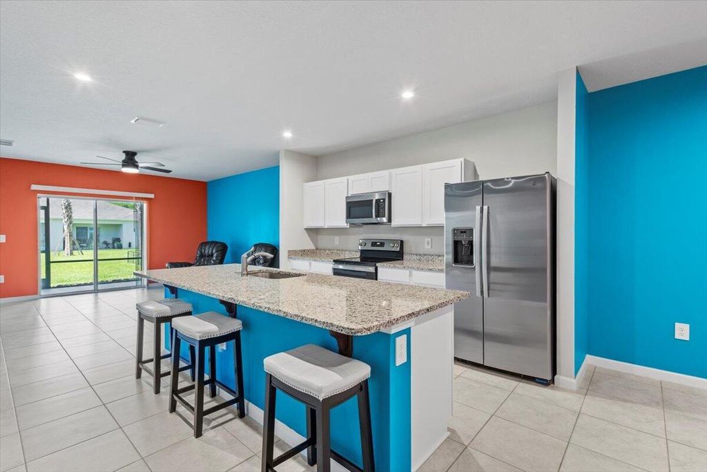 Photo of 825 Persimmon Place, Fort Pierce, FL 34981 (MLS # R10941979)