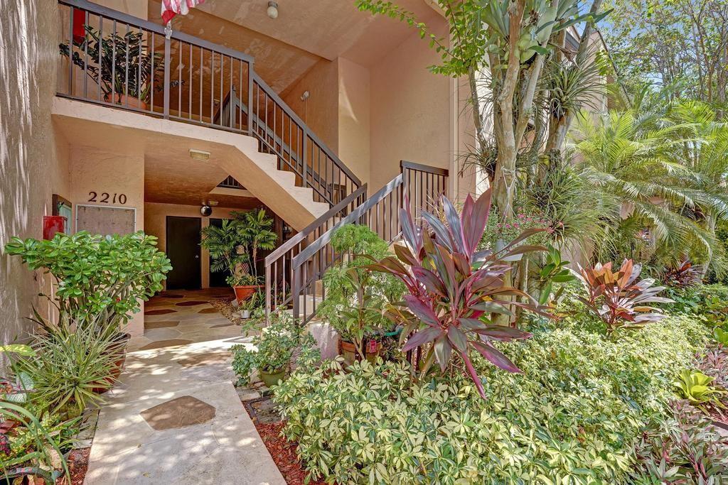 2210 SW 92nd Ter 2702
