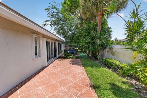 Tiny photo for 5582 Royal Lake Circle, Boynton Beach, FL 33437 (MLS # B26035429)