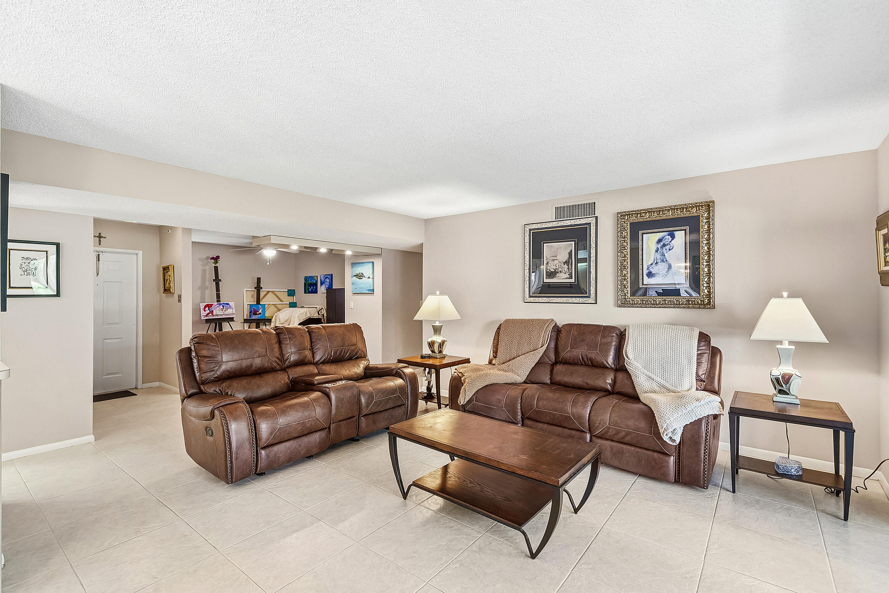 PALM CHASE - Residential