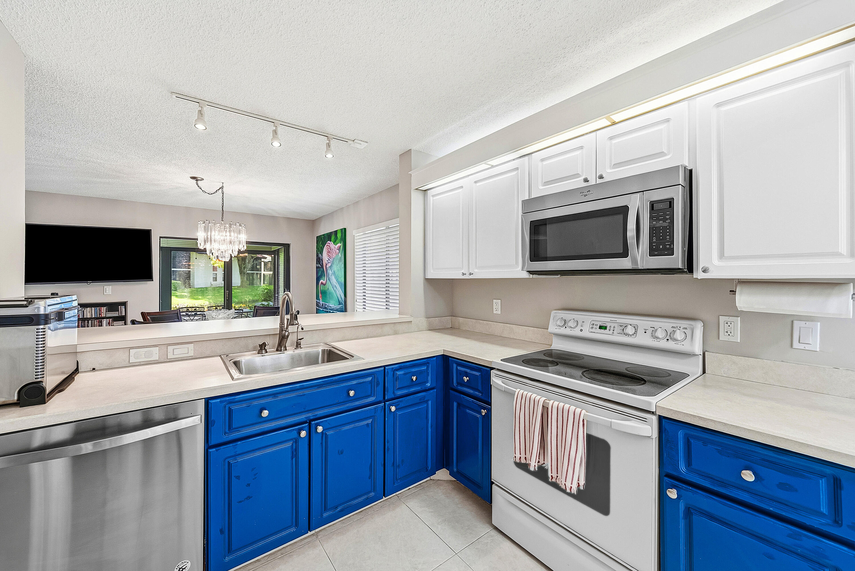 PALM CHASE - Residential