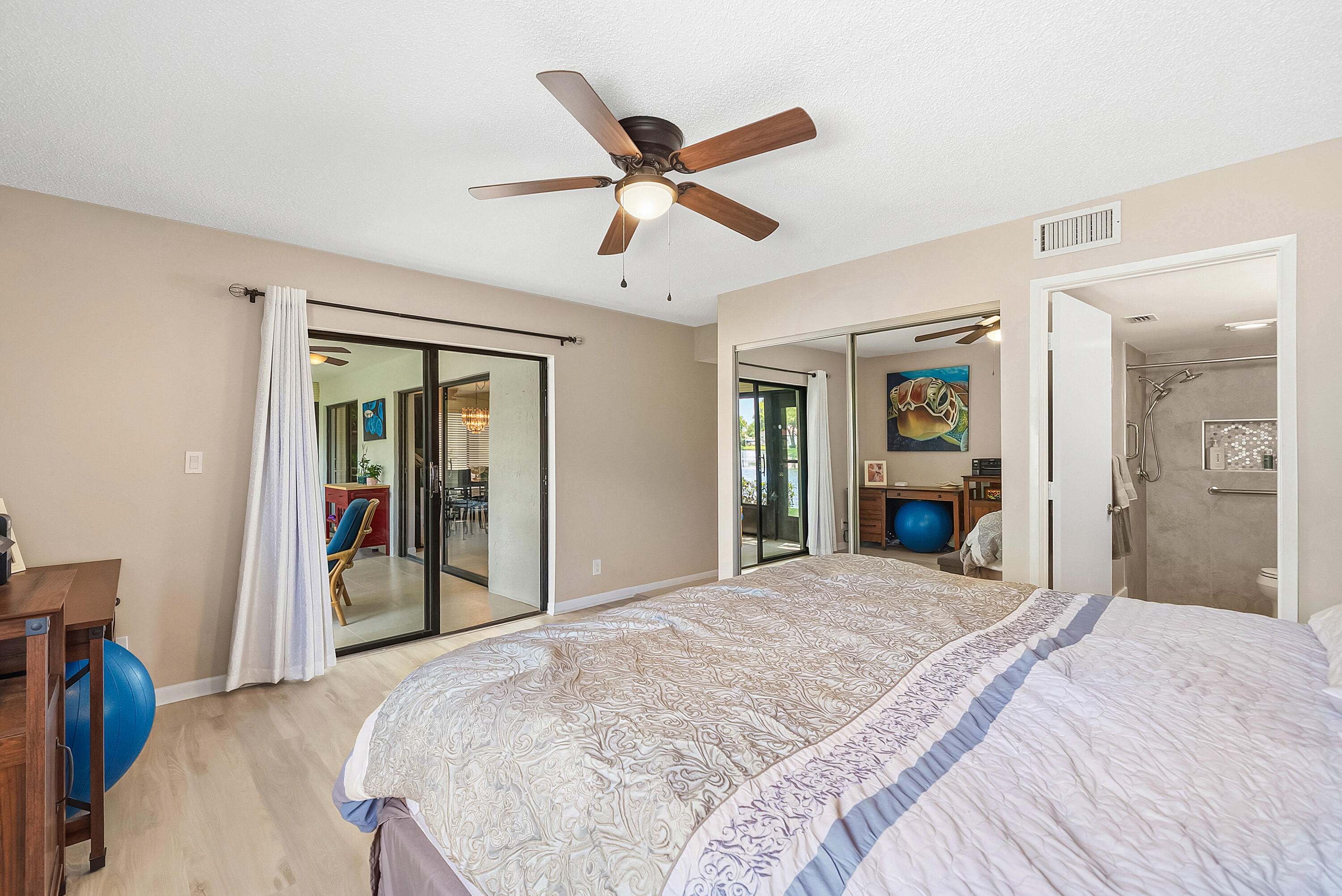 PALM CHASE - Residential