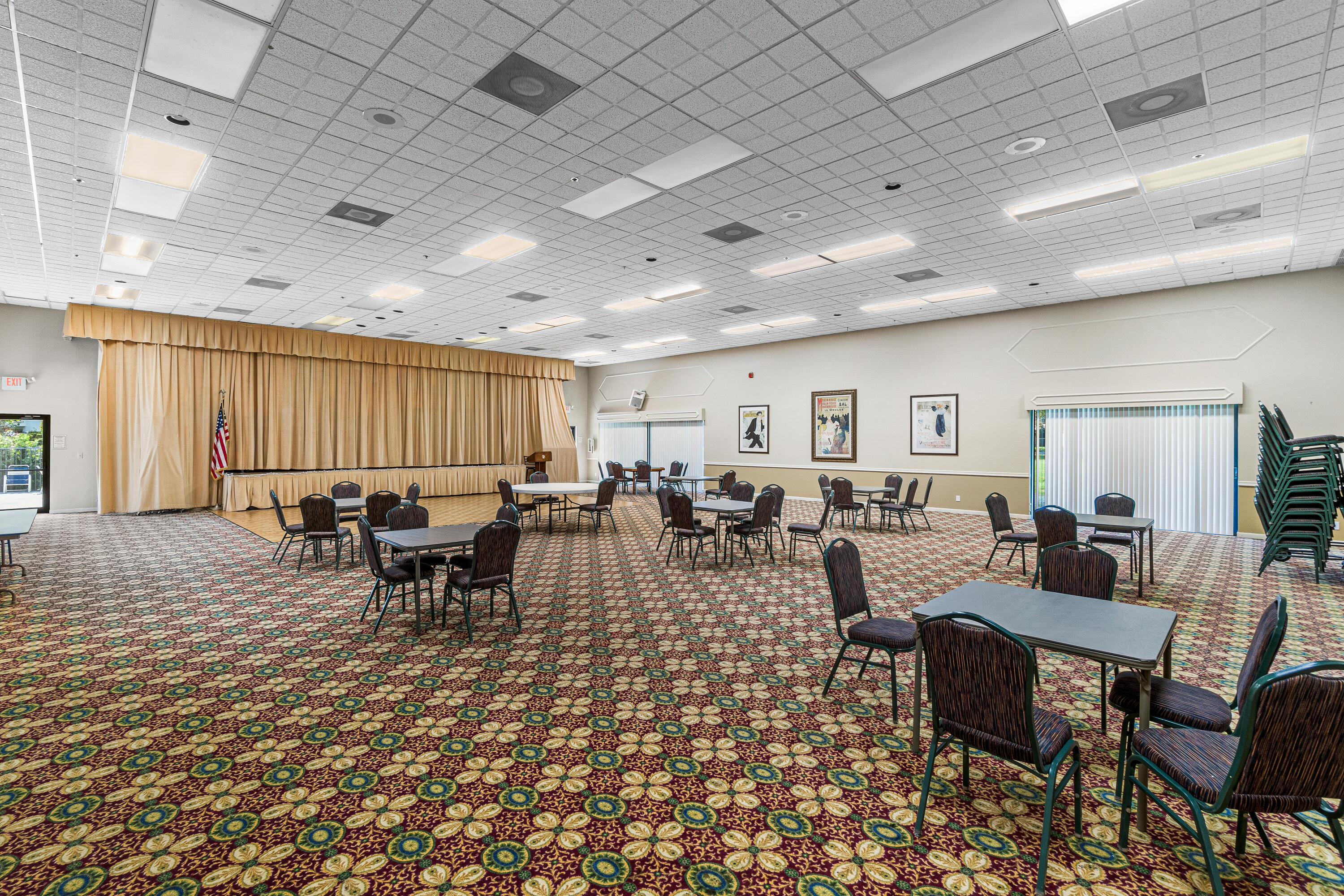 PALM CHASE - Residential