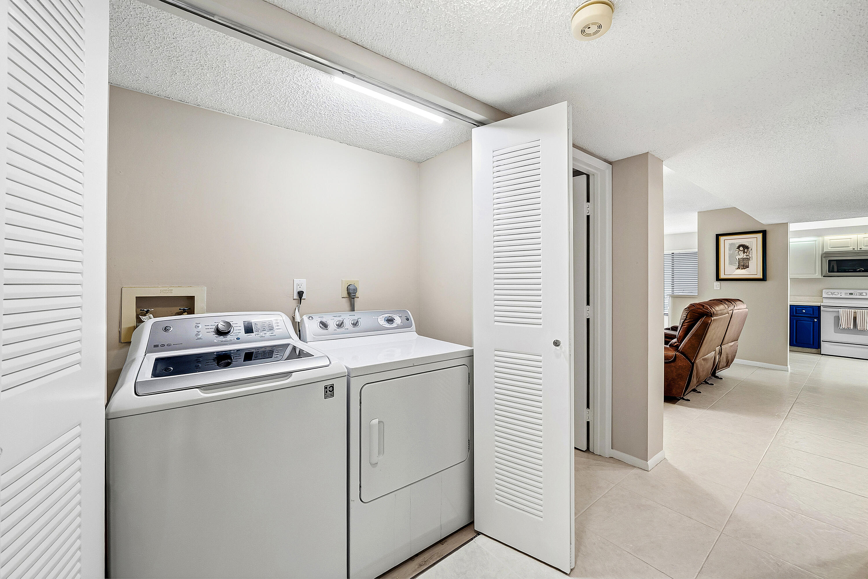 PALM CHASE - Residential