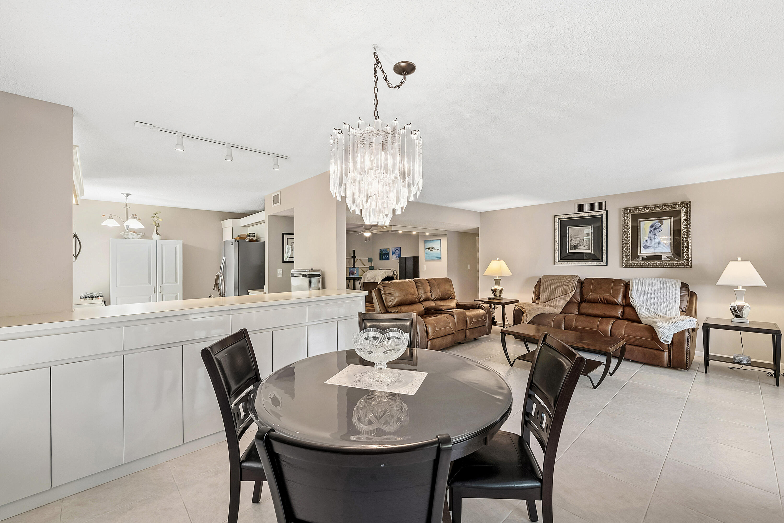 PALM CHASE - Residential