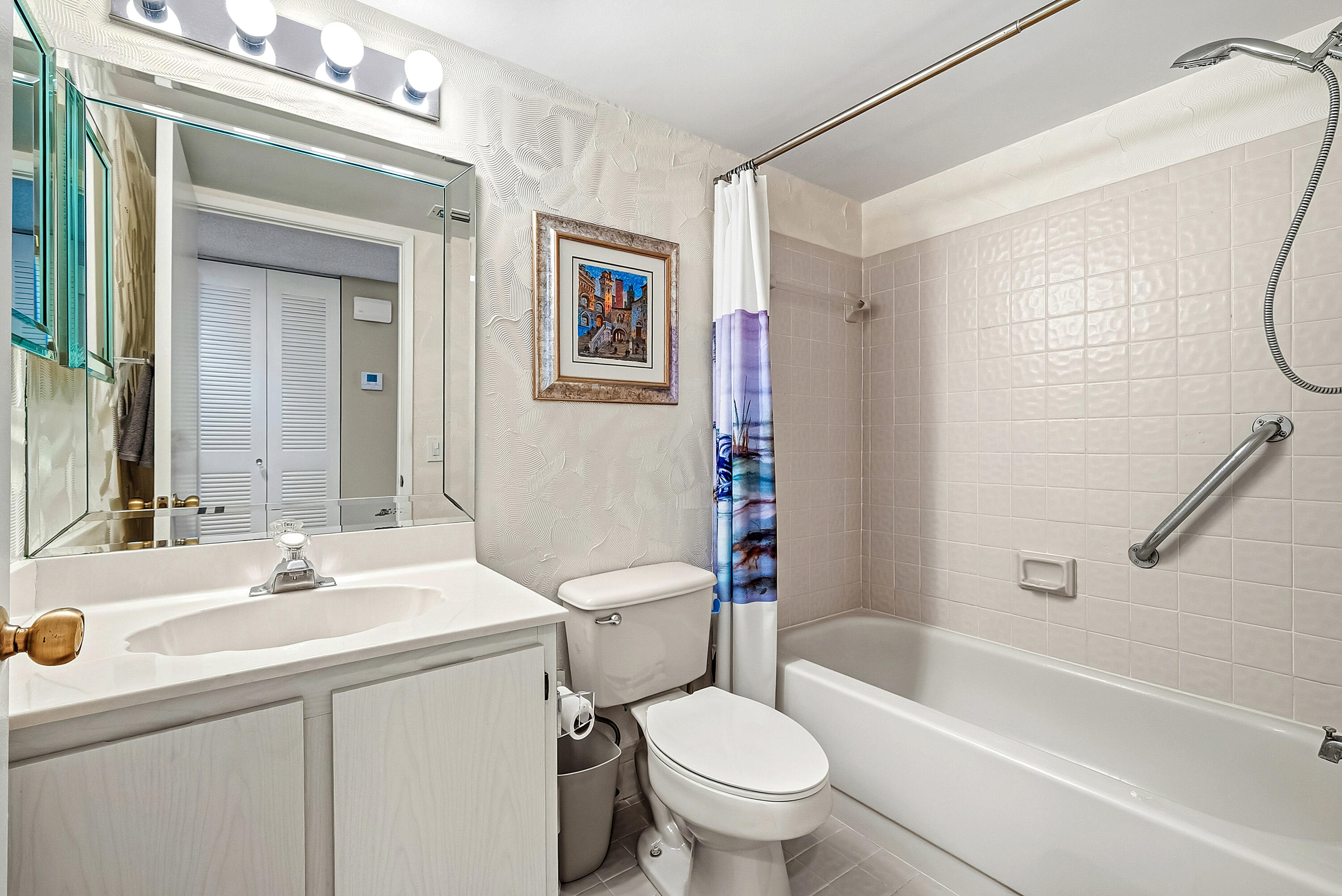 PALM CHASE - Residential