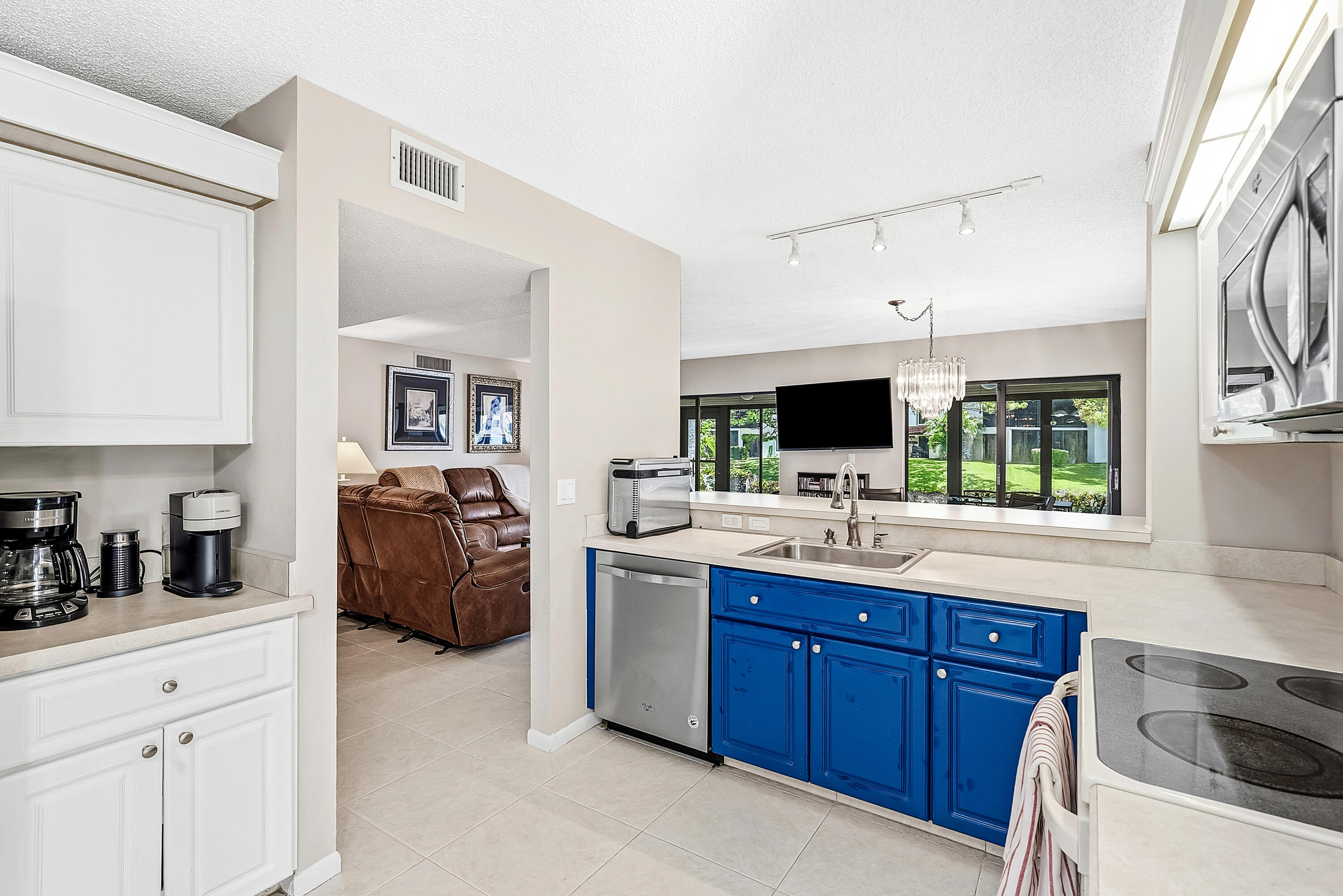 PALM CHASE - Residential