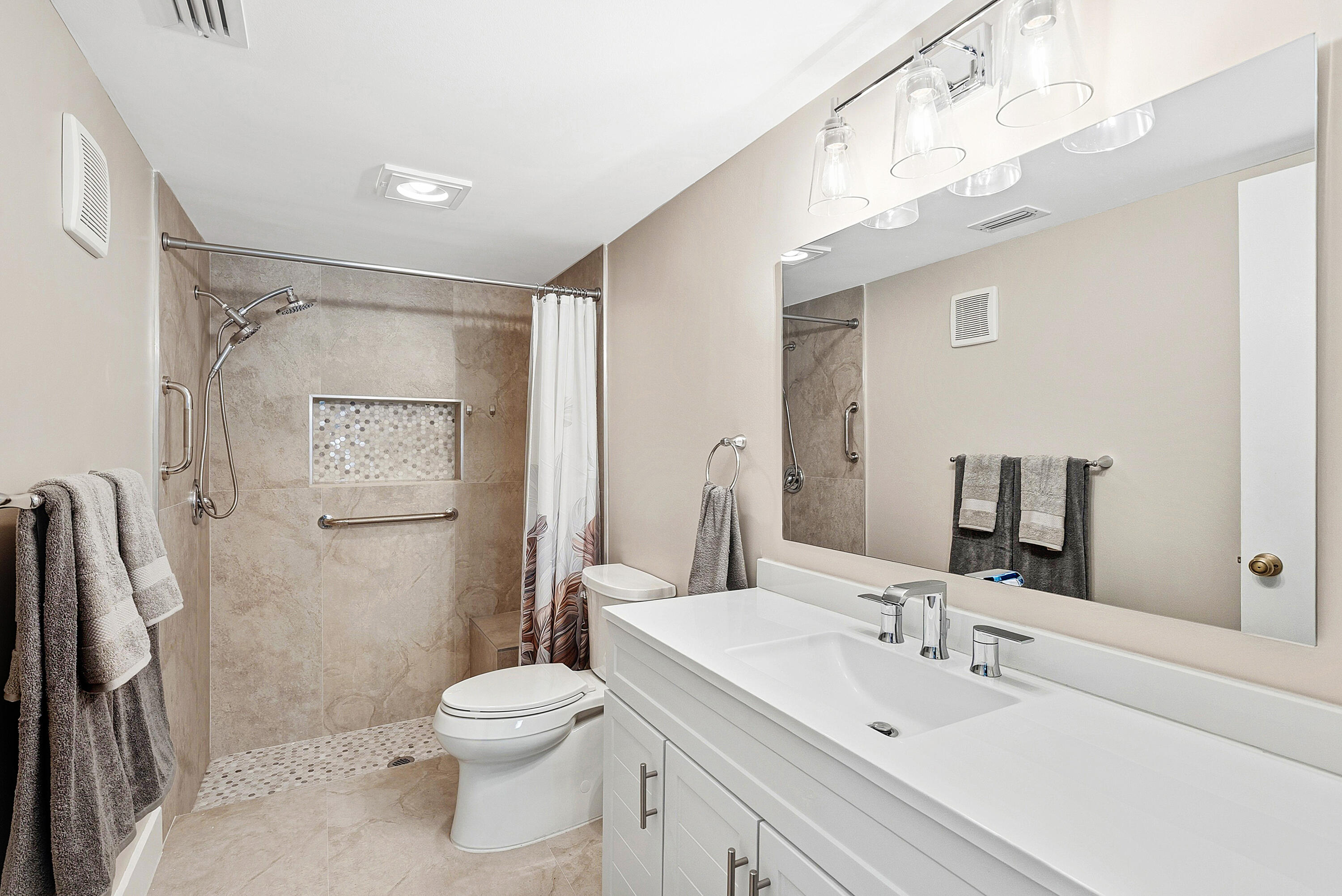 PALM CHASE - Residential