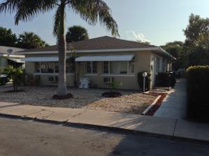 Location, Location, Location.Incredible neighborhood walking distance from Lake Worth Beach a must see 4 units no vacancy ever. Not a short sale quick closing possible. 4 units with separate electric meters, newer roof updated interiors. A must see. Please have your clients drive by don't disturb tenants please.