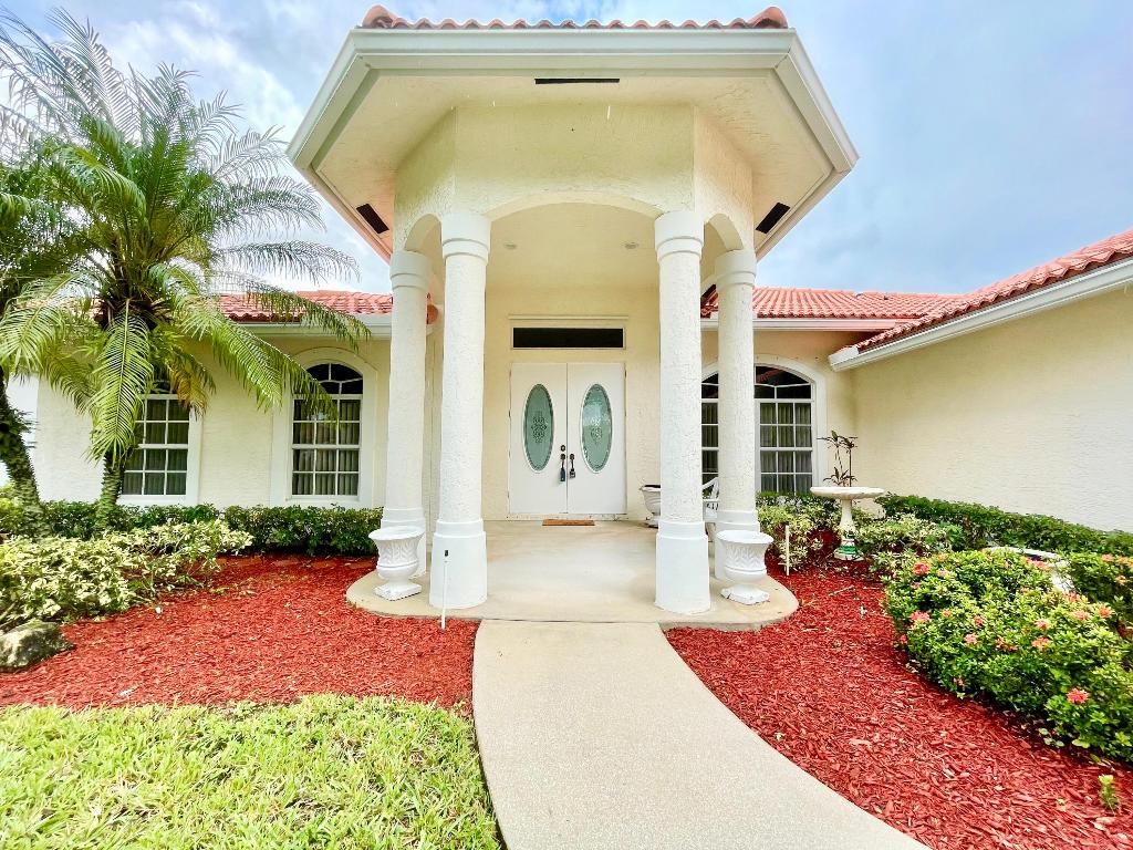 Photo of 106 Pepper Tree Crescent, Royal Palm Beach, FL 33411 (MLS # R11155546)