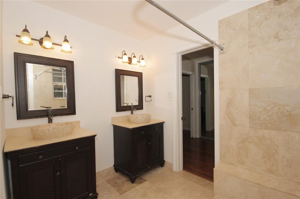 EMERALD HILLS 68-26 B - Residential