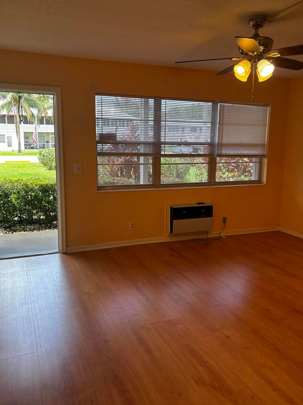 Photo of 4 Sussex, West Palm Beach, FL 33417 (MLS # B26038401)