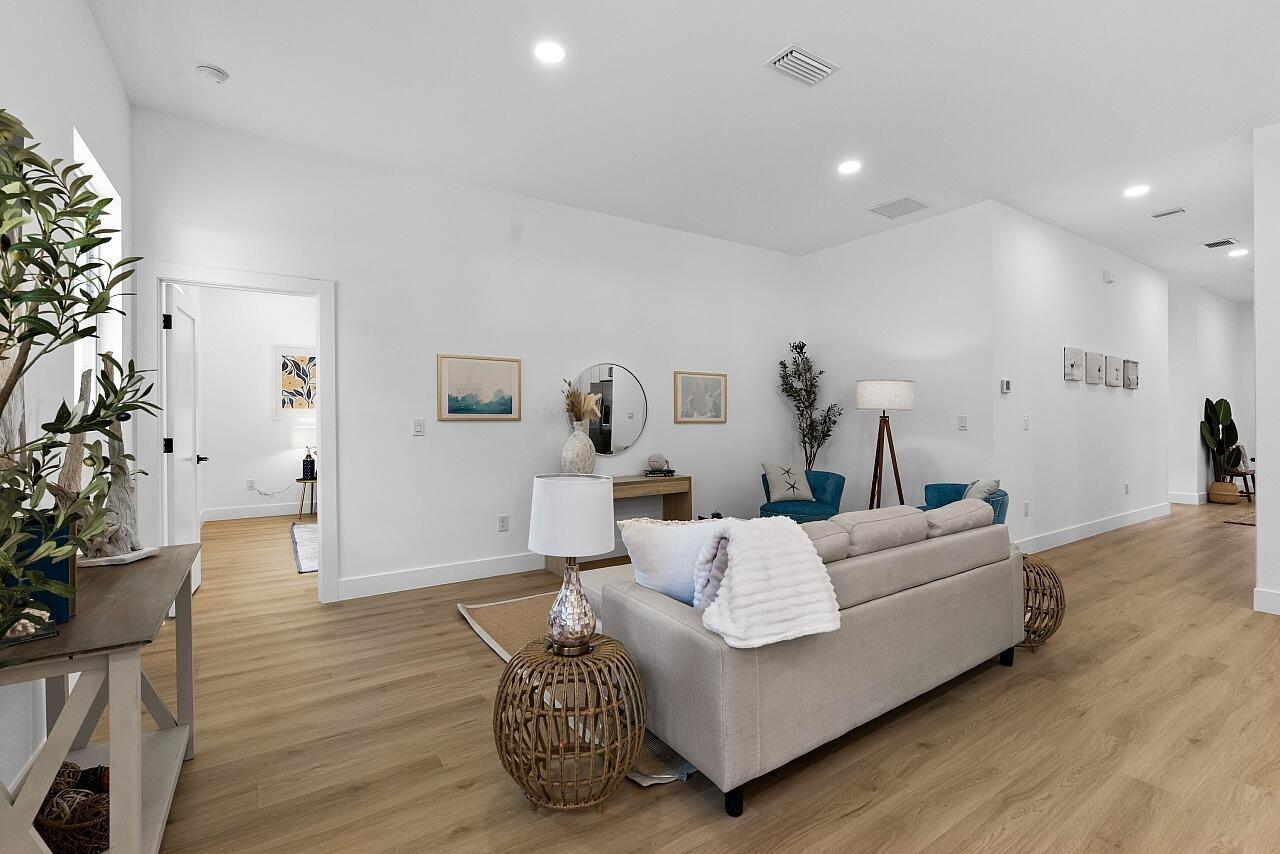 VERO LAKE ESTATES UNIT G - Residential