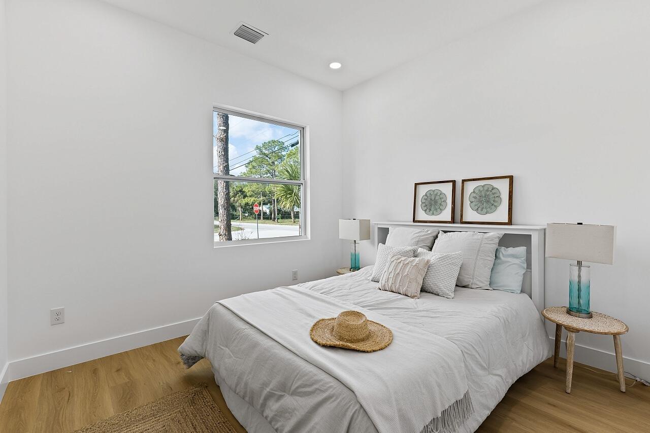 VERO LAKE ESTATES UNIT G - Residential