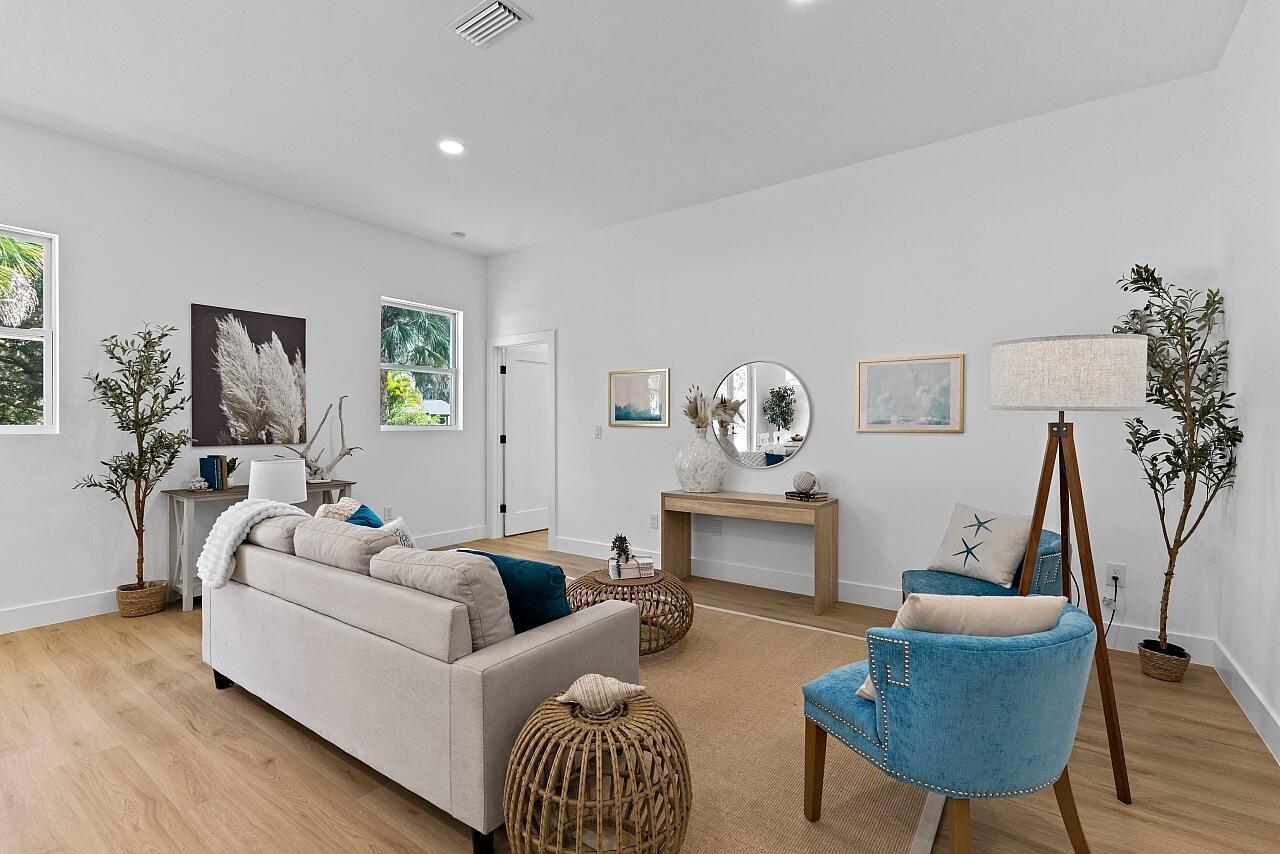 VERO LAKE ESTATES UNIT G - Residential