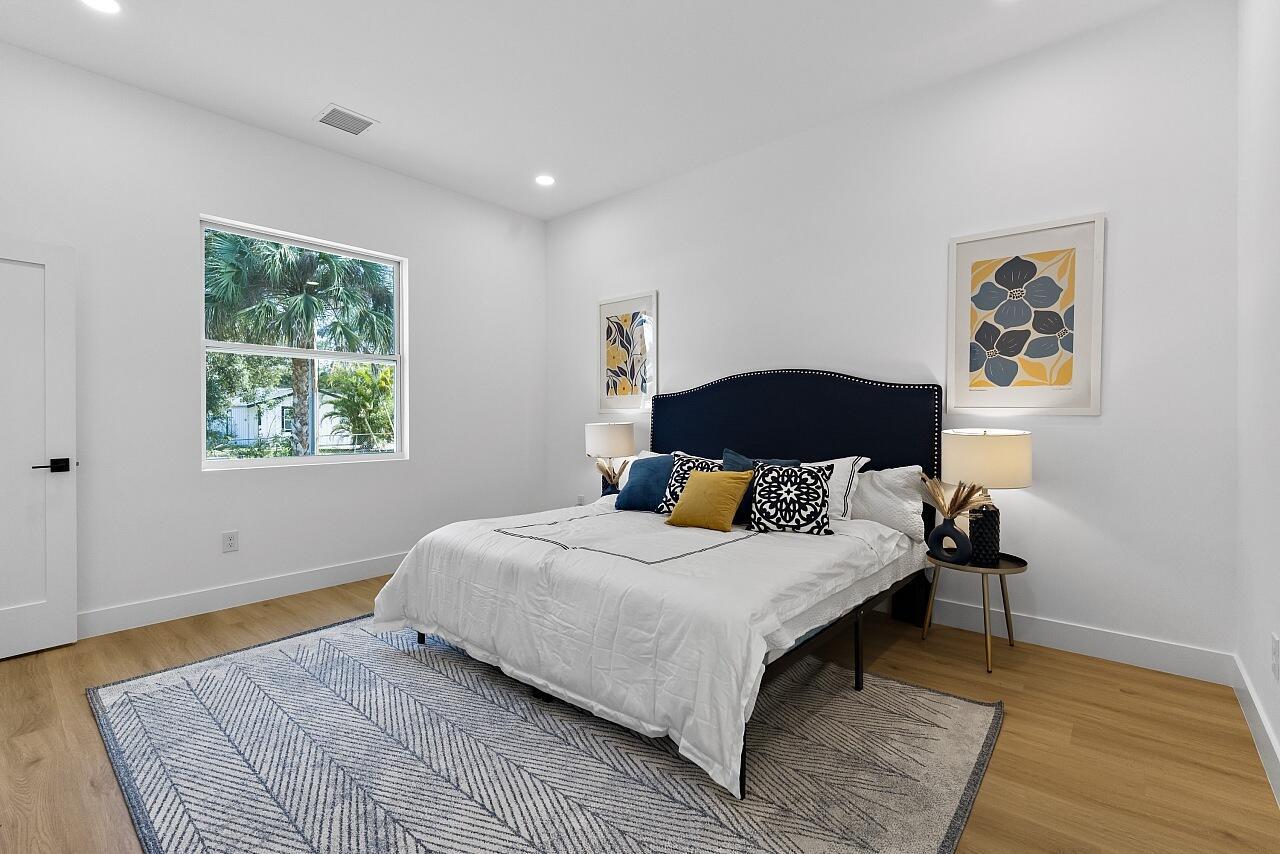 VERO LAKE ESTATES UNIT G - Residential