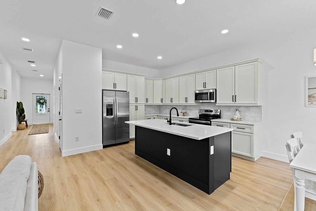 VERO LAKE ESTATES UNIT G - Residential