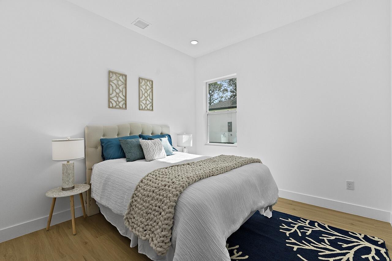 VERO LAKE ESTATES UNIT G - Residential