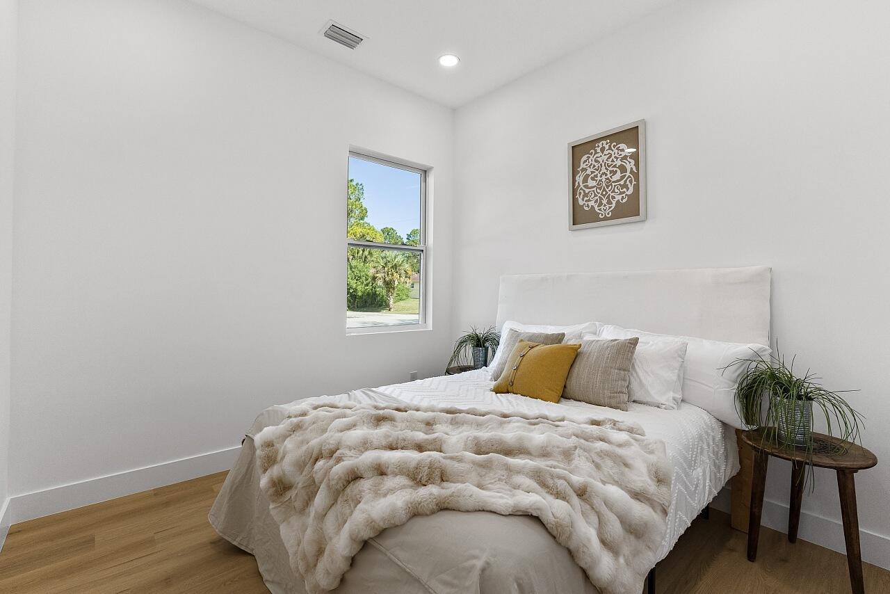 VERO LAKE ESTATES UNIT G - Residential