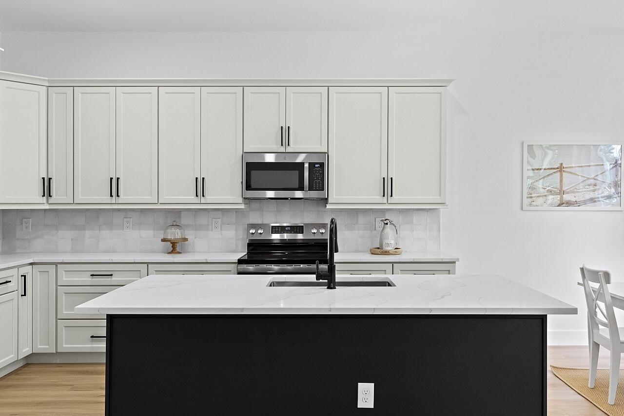 VERO LAKE ESTATES UNIT G - Residential