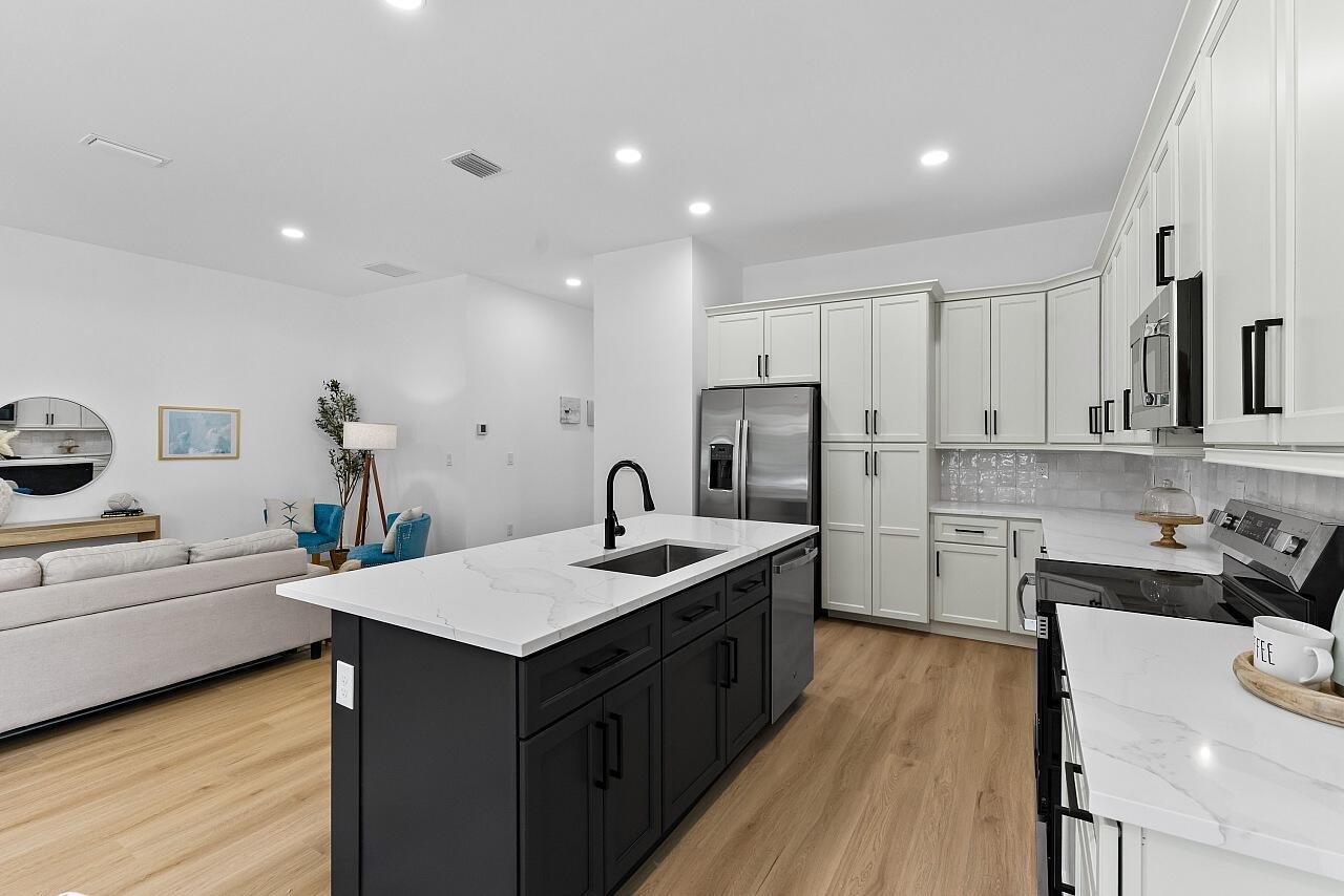 VERO LAKE ESTATES UNIT G - Residential