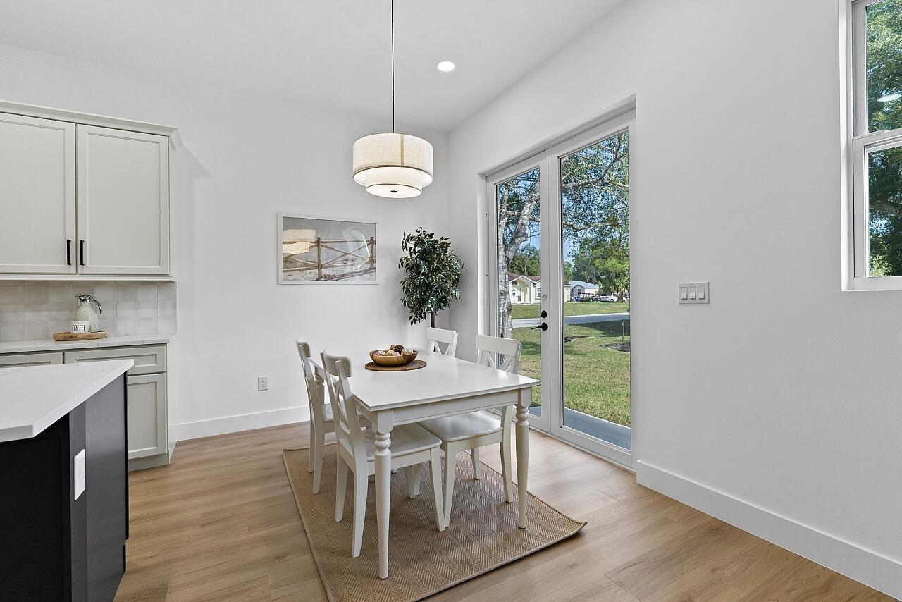 VERO LAKE ESTATES UNIT G - Residential