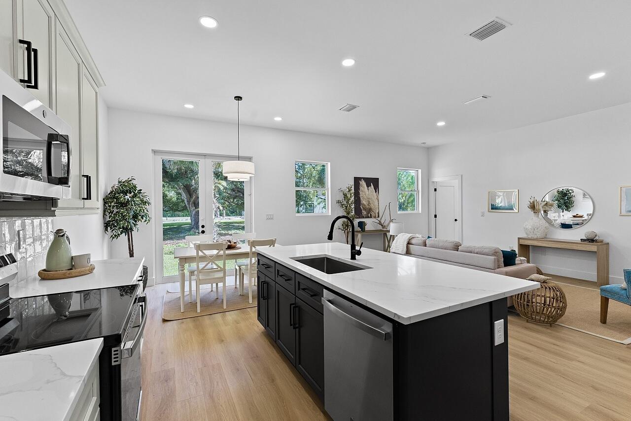 VERO LAKE ESTATES UNIT G - Residential