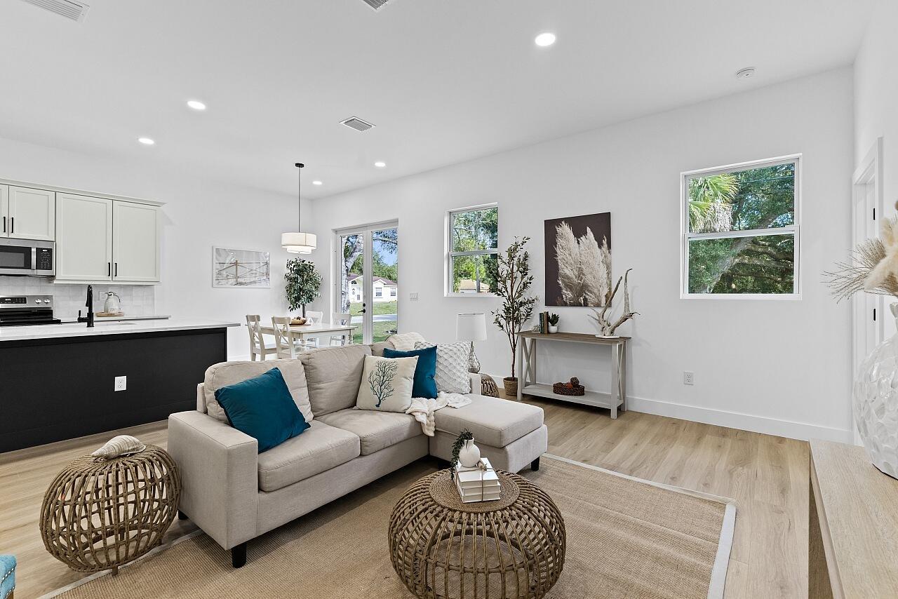 VERO LAKE ESTATES UNIT G - Residential