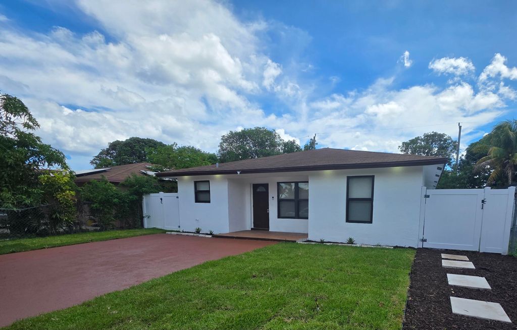 Photo of 320 Sterling Avenue, Delray Beach, FL 33444 (MLS # B26027801)