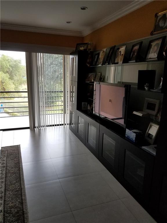 EMERALD HILLS C C APTS CO - Residential Lease