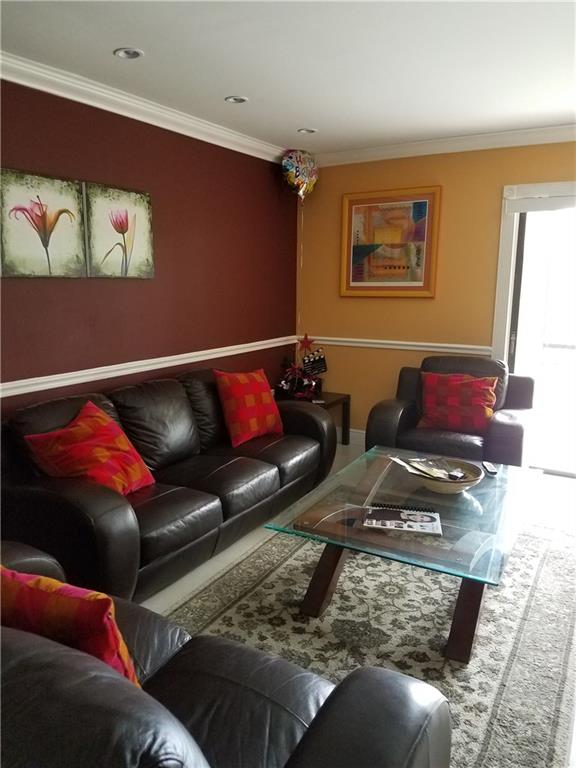 EMERALD HILLS C C APTS CO - Residential Lease