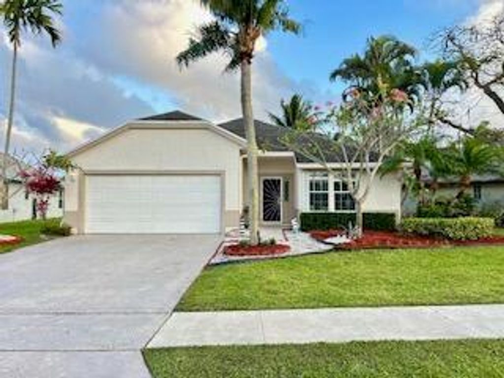 Photo of 53 Heather Cove Drive, Boynton Beach, FL 33436 (MLS # R11079001)