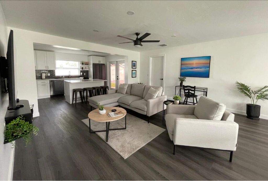 Photo of 1523 Berkshire Avenue, Jupiter, FL 33469 (MLS # B26007764)