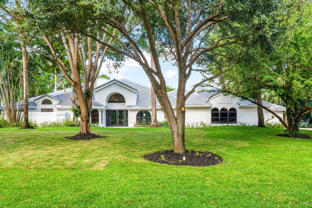 Photo of 12525 Oak Arbor Lane, Boynton Beach, FL 33436 (MLS # R11036735)
