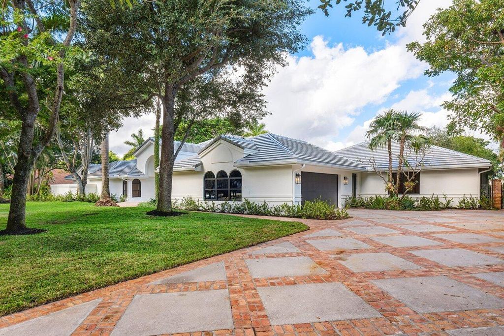 Photo of 12525 Oak Arbor Lane, Boynton Beach, FL 33436 (MLS # R11036735)